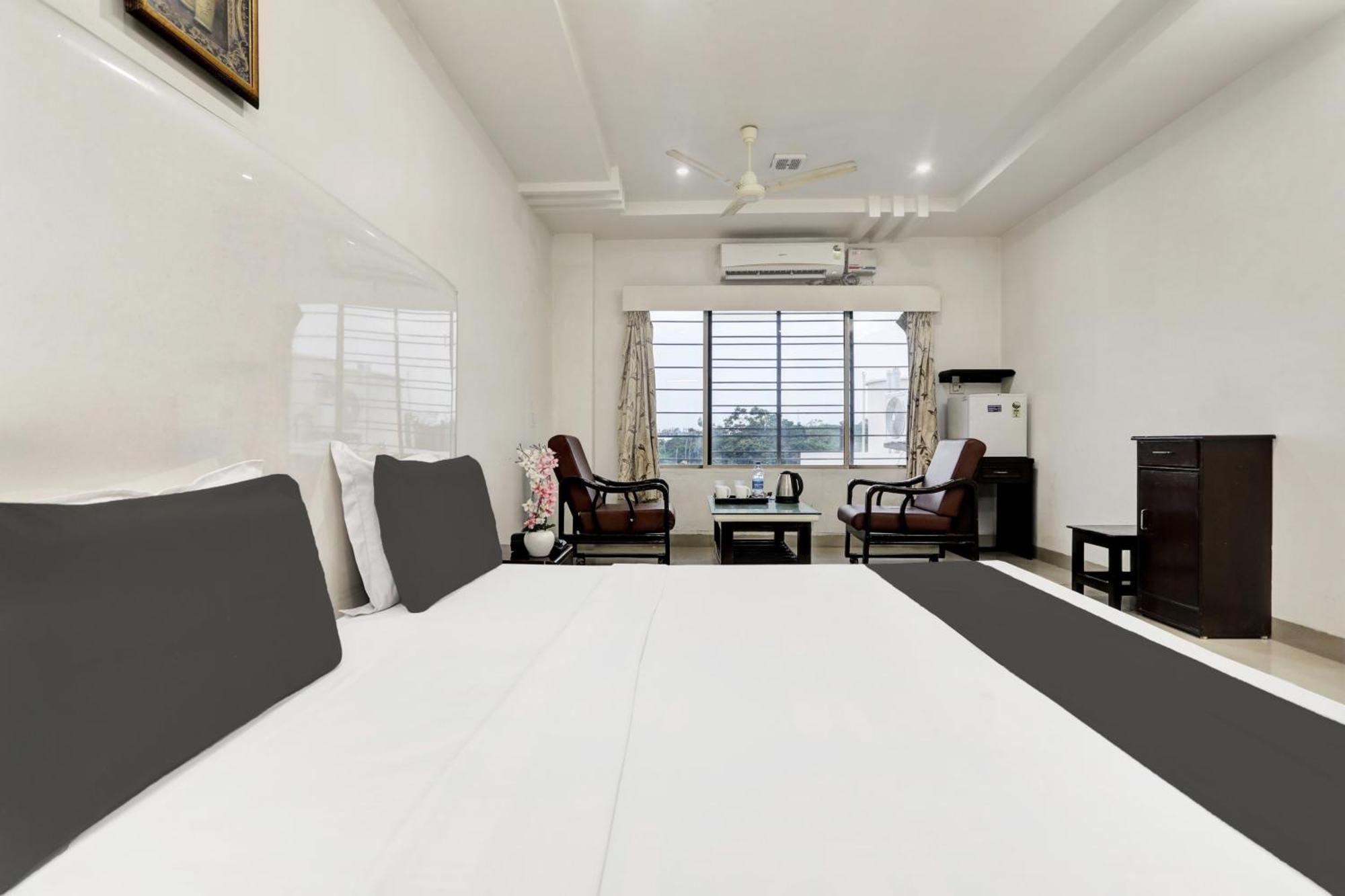 Townhouse Eluru Hotel Buitenkant foto