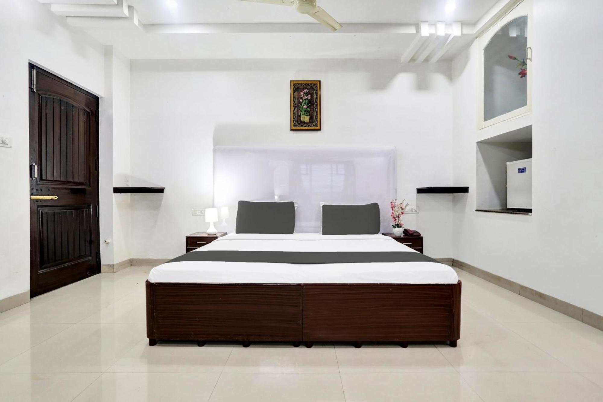 Townhouse Eluru Hotel Buitenkant foto