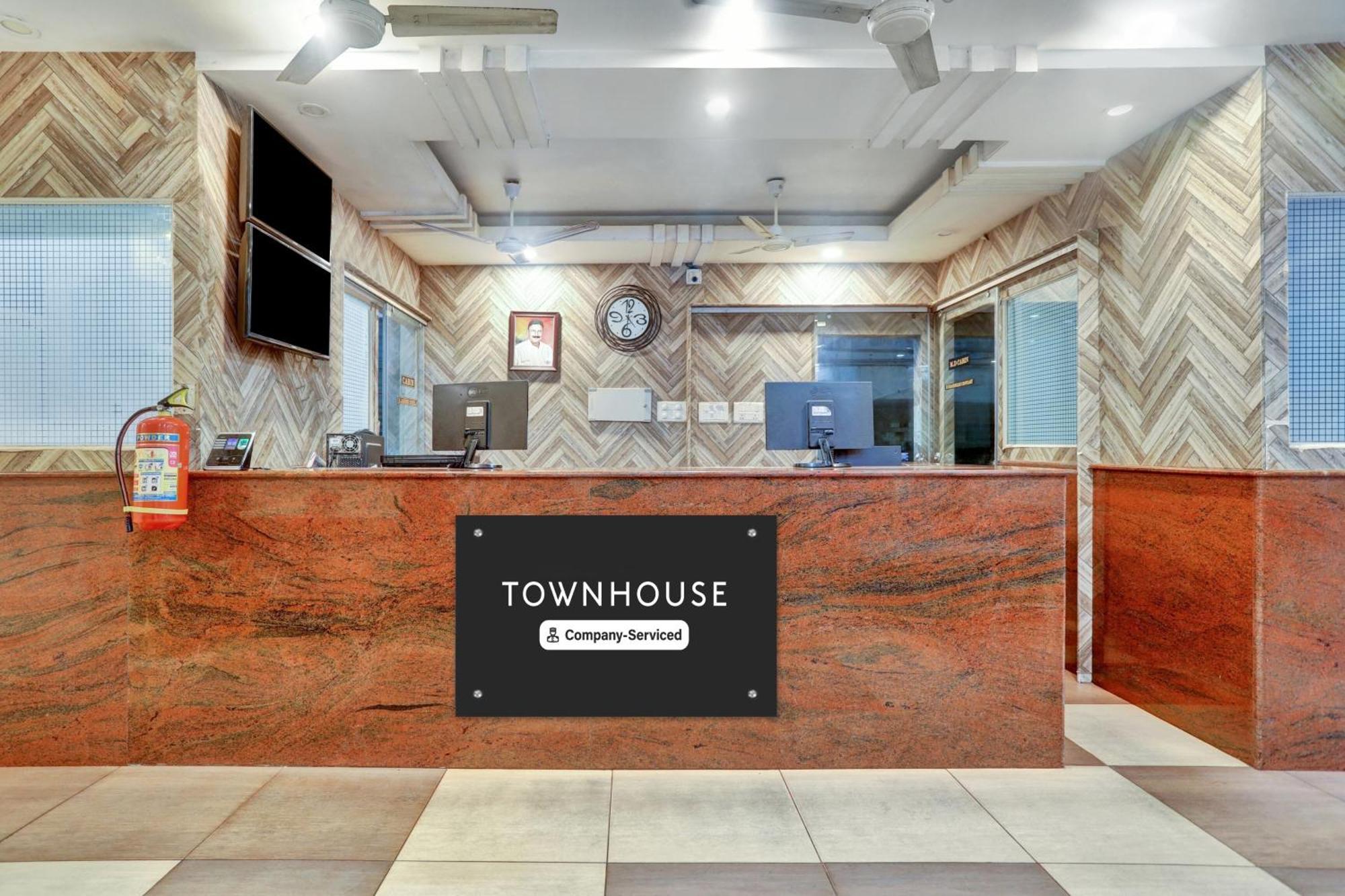 Townhouse Eluru Hotel Buitenkant foto