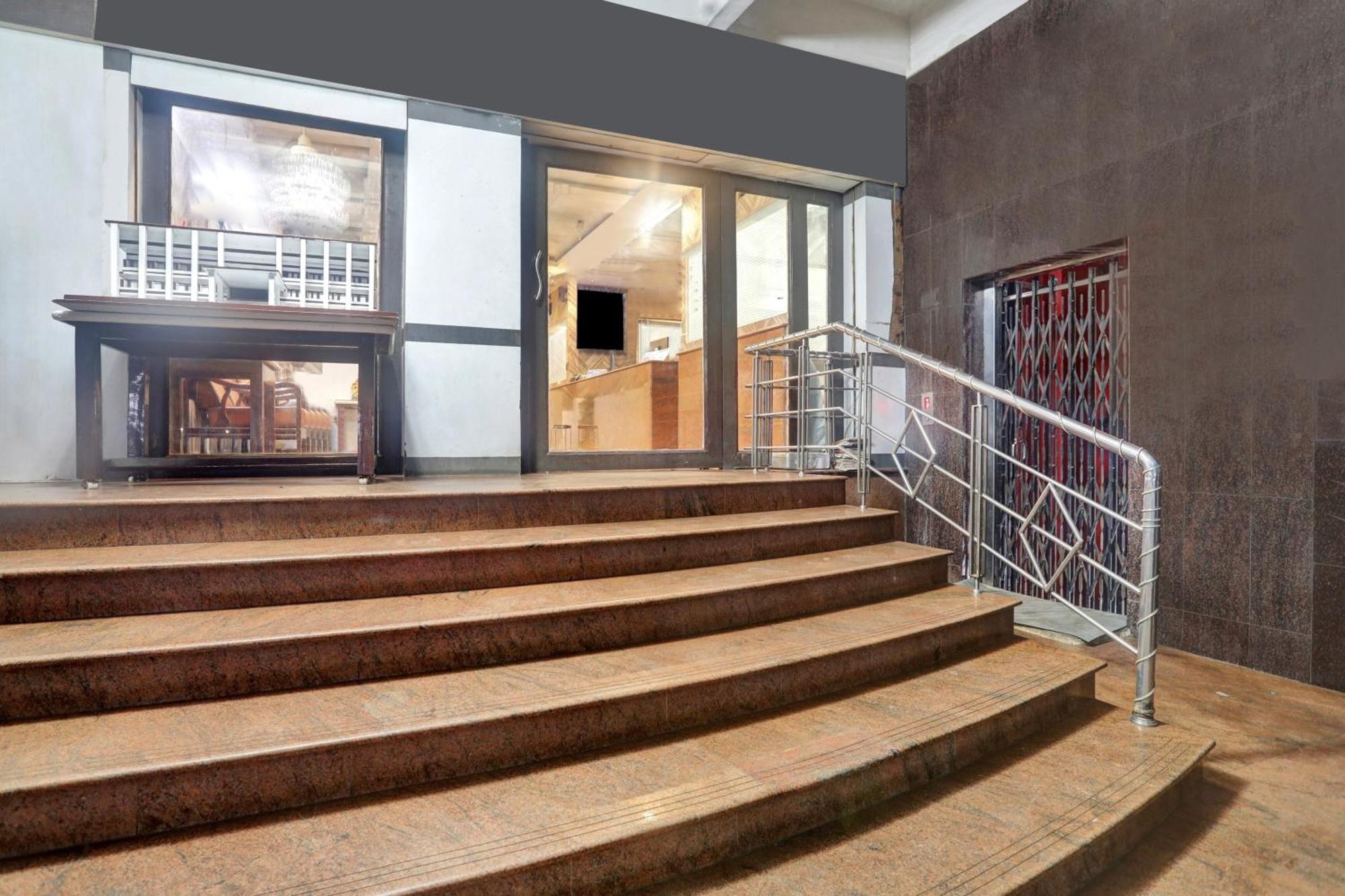 Townhouse Eluru Hotel Buitenkant foto